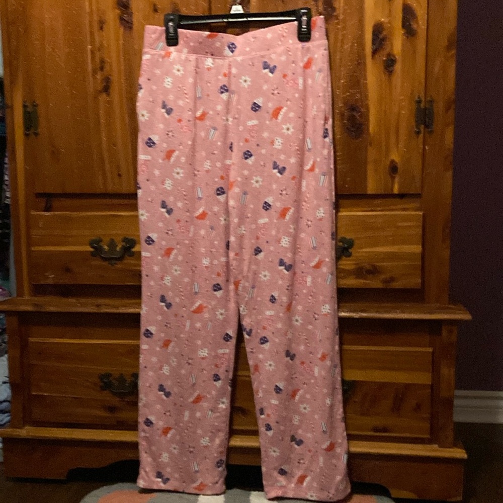 BRAND NEW WOMANS PAJAMA PANTS SIZE MEDI ! NWOT! NEVER WORN! SMOKE FREE HOME!